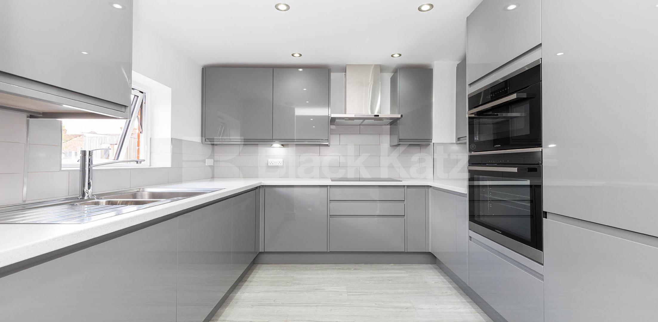 			NEWLY REFURBISHED!, 2 Bedroom, 1 bath, 1 reception Apartment			 Beechwood Road, CROUCH END 